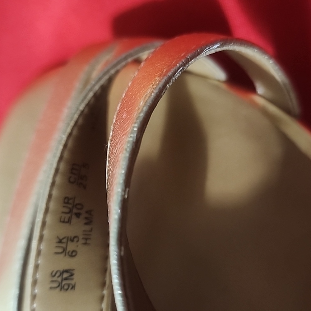 Naturalizer Hilda Gold Women's Sandals - Picture 7 of 7